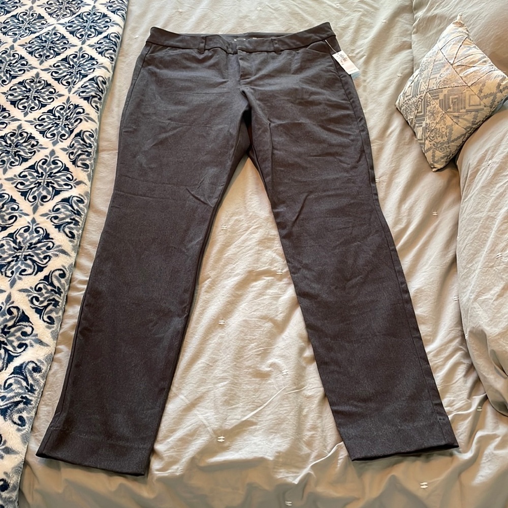 ✨NWT Old Navy Pixie Mid-Rise Pants